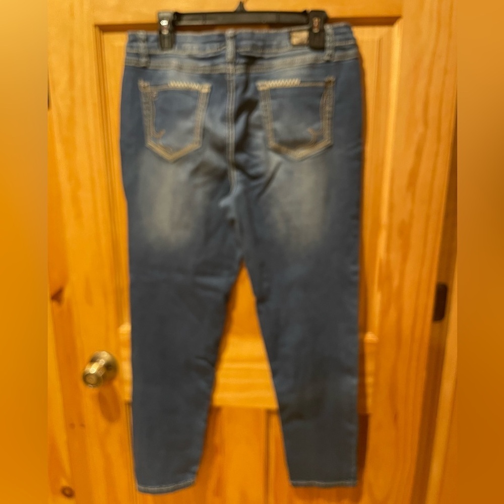 Earl women’s ankle style stretch jeans size 12 used in good condition - Picture 2 of 8